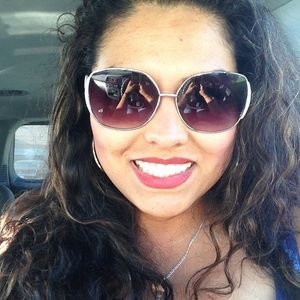 Meet your Posher, Anali